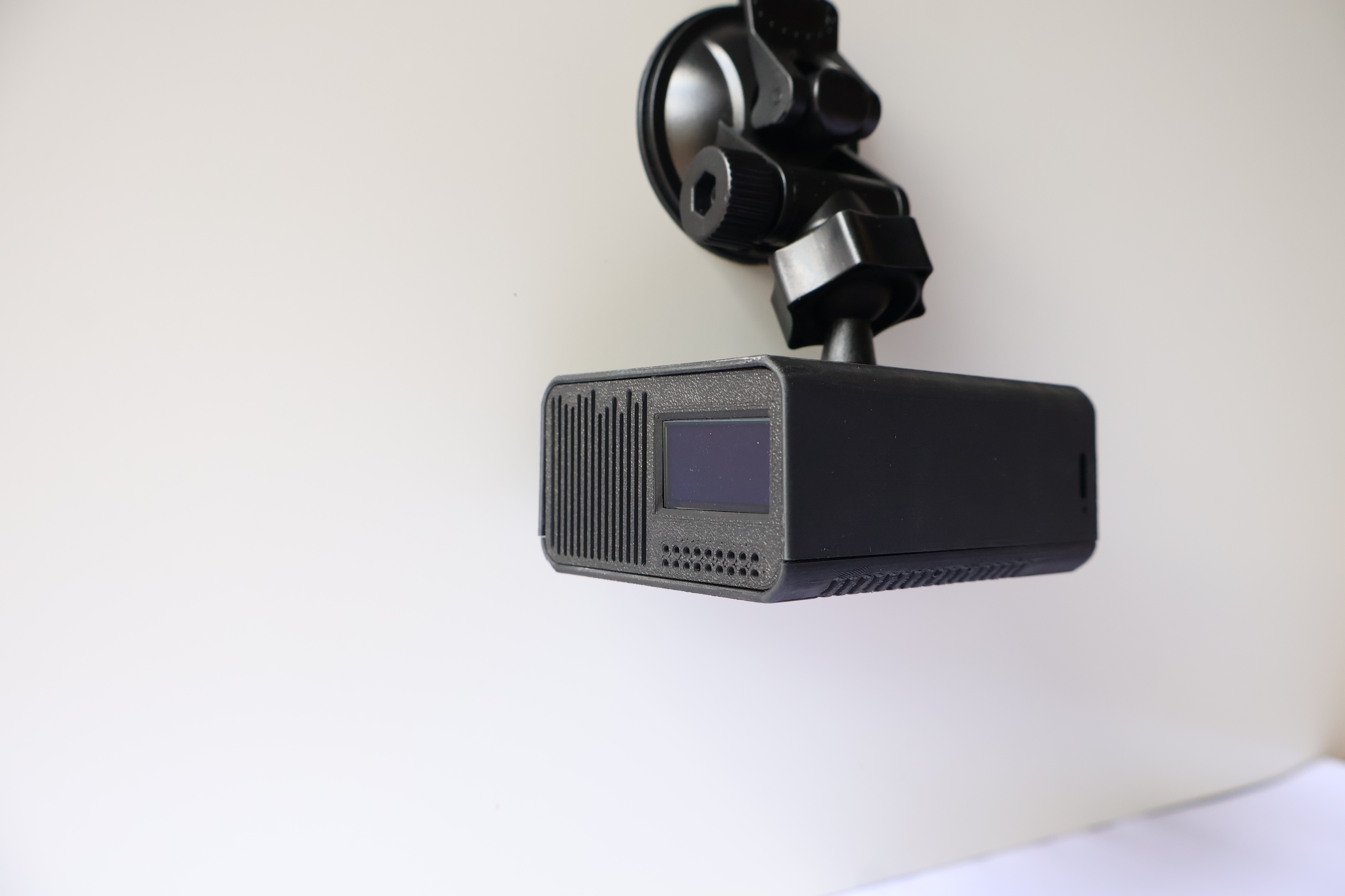 Breath Easy phone connection, suction-cup mount and anti-slip support